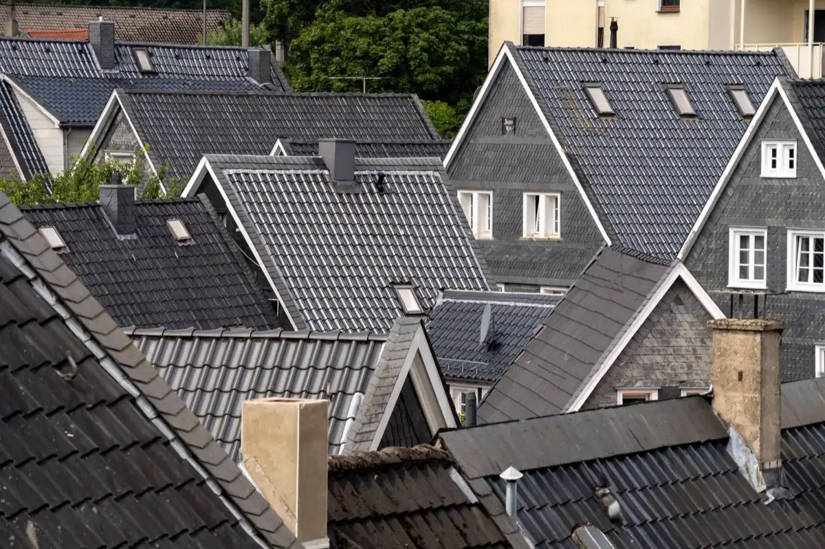 Steep roof eaves and gutter lines on houses in Vancouver, WA