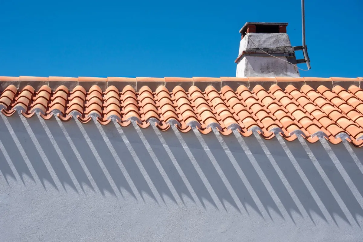 Roof ridge line and chimney on a home in Vancouver, WA